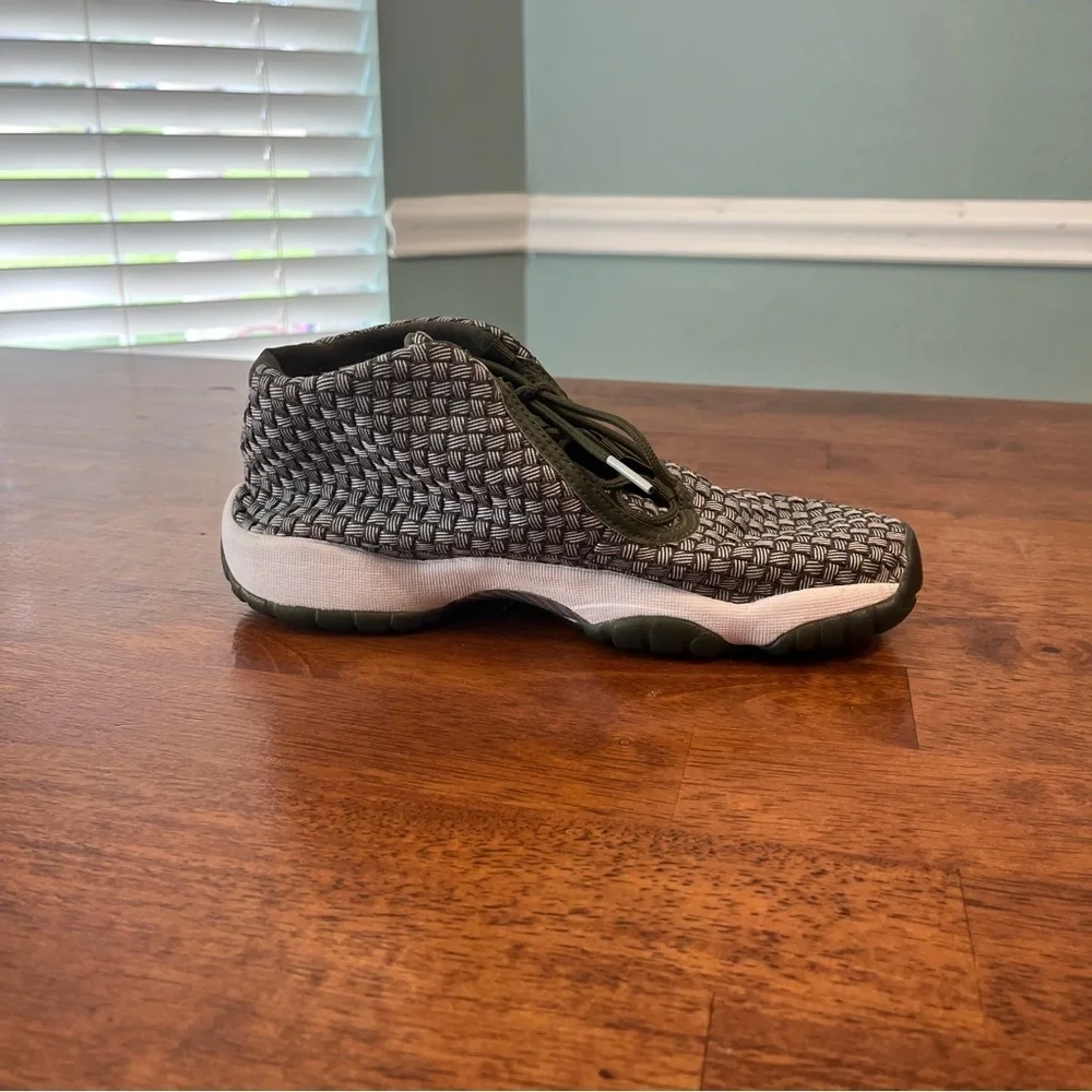 Jordan Future olive green weave sneakers size men’s 7 women’s 9